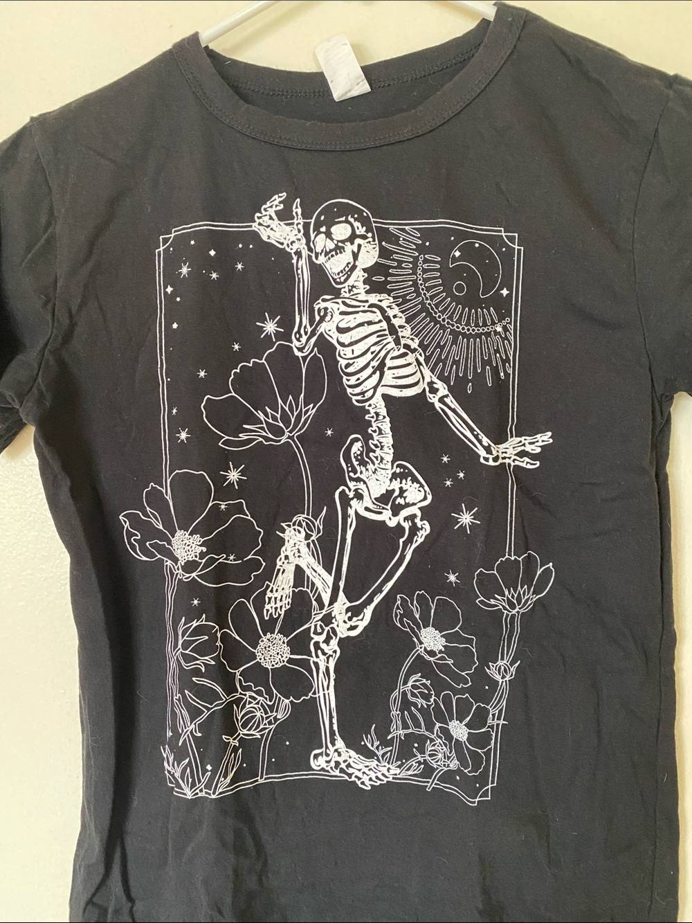 Skeleton Frolicking Floral Black and White Graphic T-Shirt in Womens Size Small - Picture 2 of 4